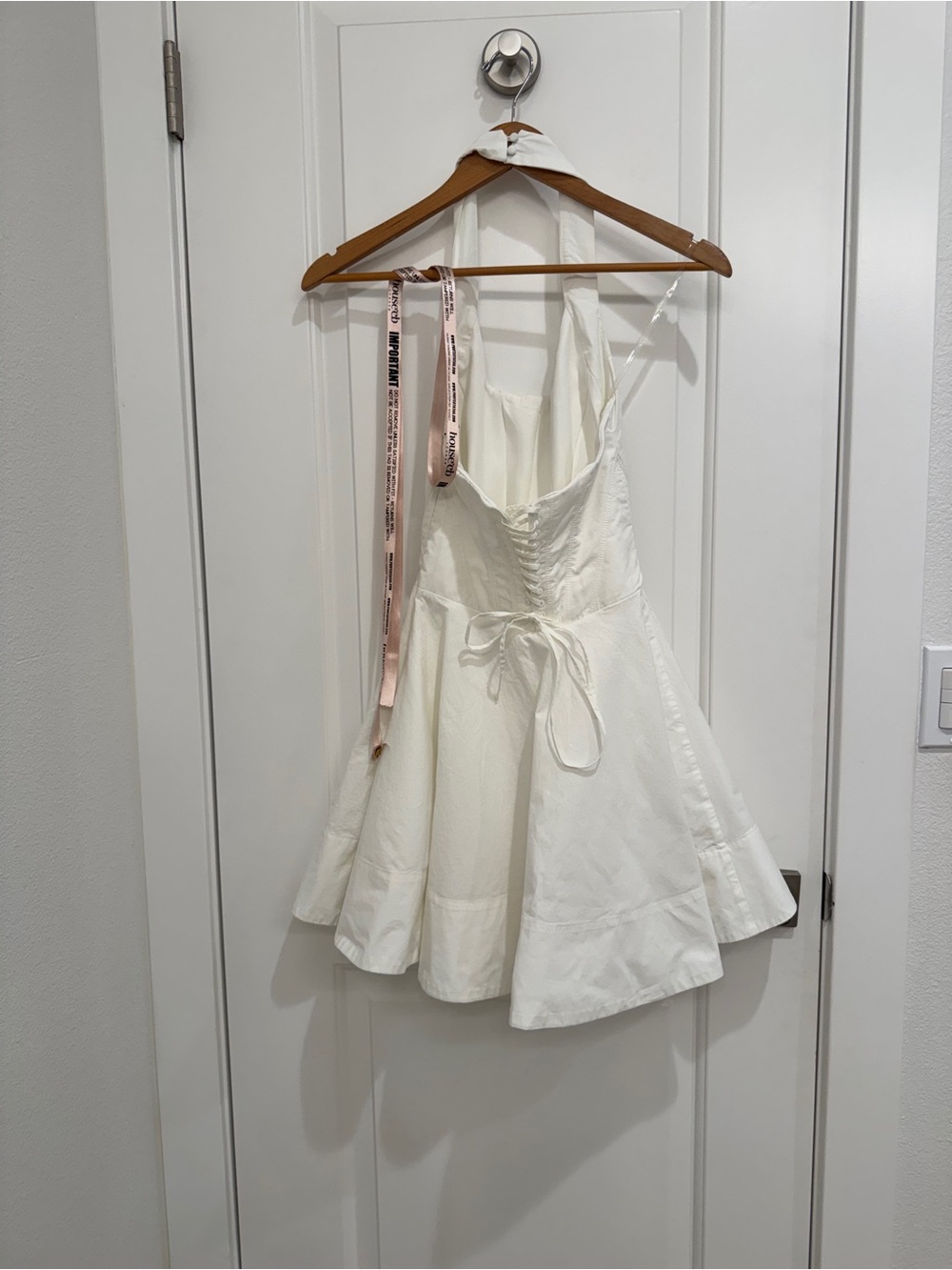 HOUSE OF CB SASHA
White Halter Neck Mini Dress fit and flare
SIZE XS 269 HoCo - Picture 7 of 14